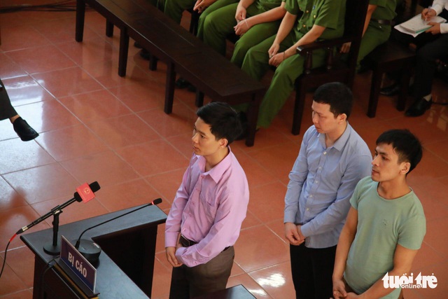Xét xử bác sĩ Lương: Yêu cầu triệu tập cựu GĐ bệnh viện không được đáp ứng - Ảnh 1. Xét xử bác sĩ Lương: Yêu cầu triệu tập cựu GĐ bệnh viện không được đáp ứng - Ảnh 1.