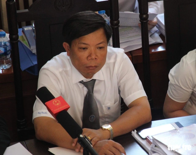 Xét xử bác sĩ Lương: Yêu cầu triệu tập cựu GĐ bệnh viện không được đáp ứng - Ảnh 3. Xét xử bác sĩ Lương: Yêu cầu triệu tập cựu GĐ bệnh viện không được đáp ứng - Ảnh 3.