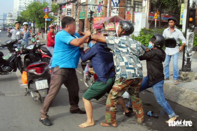 Xây dựng văn hóa giao thông: Ý thức thôi vẫn chưa đủ! - Ảnh 1.