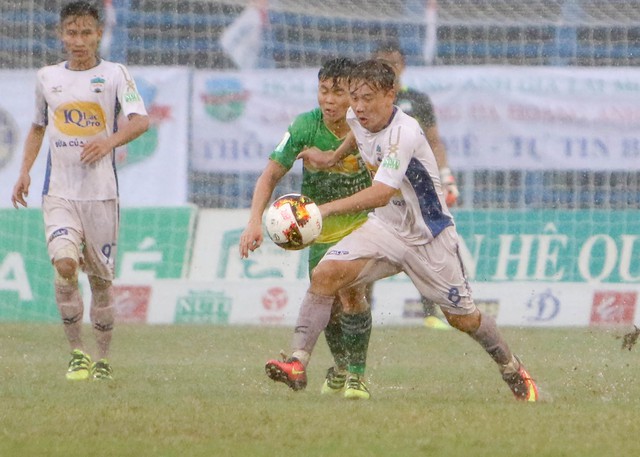HAGL và Cần Thơ chia điểm trong thủy chiến - Ảnh 2.
