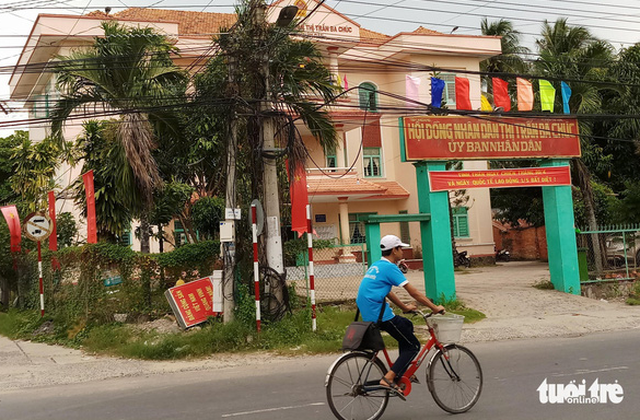 Kỷ luật phó chủ tịch thị trấn Ba Chúc xài bằng giả - Ảnh 1.