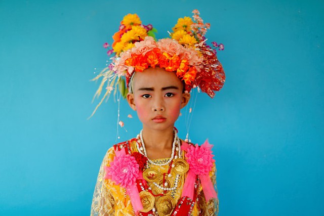 Nghi lễ ‘Quy y cửa Phật’ của những cậu bé xinh như hoa ở Thái Lan - Ảnh 10.