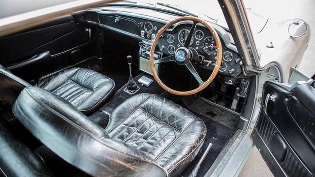 Đấu giá chiếc Aston Martin DB5 trong phim Điệp viên 007 - Ảnh 2.