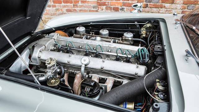 Đấu giá chiếc Aston Martin DB5 trong phim Điệp viên 007 - Ảnh 3.