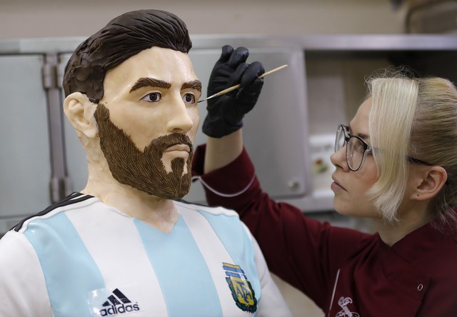 Quà sinh nhật ngọt ngào cho Lionel Messi - Ảnh 1.