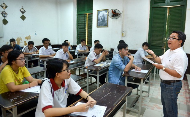 Quên chứng minh nhân dân, nhiều thí sinh phải làm giấy cam đoan - Ảnh 17.