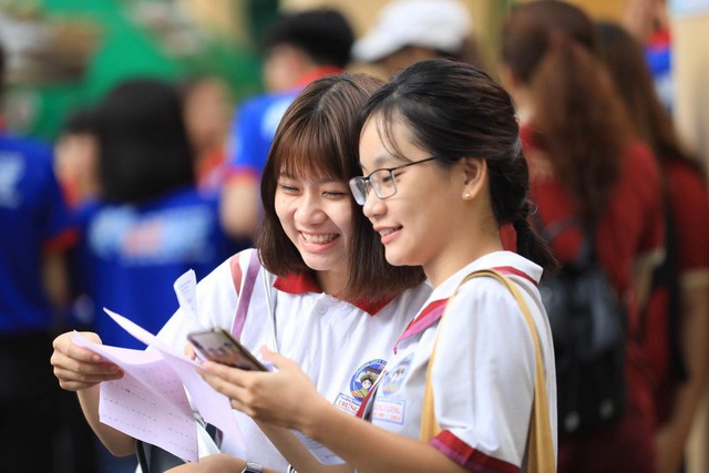 11 thí sinh bị đình chỉ trong ngày thi thứ hai - Ảnh 1.