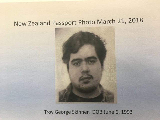 Bà mẹ Mỹ bắn thanh niên từ New Zealand điên cuồng theo đuổi con gái - Ảnh 1.