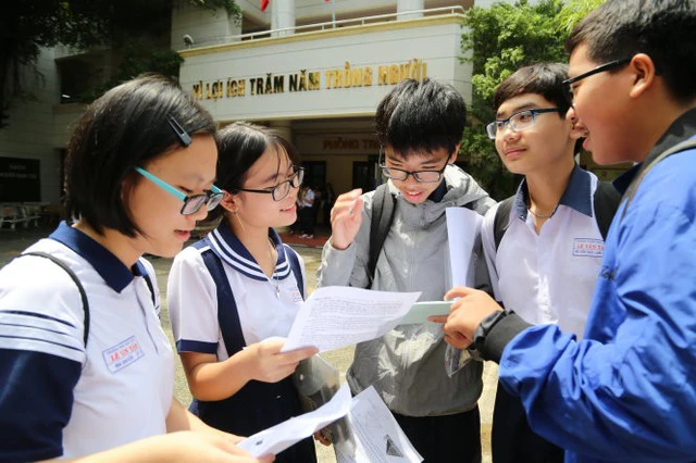 Một trường có điểm chuẩn lớp 10 tăng kỷ lục 8 điểm - Ảnh 1.