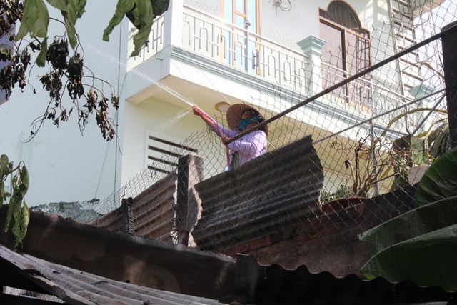 Cháy nhà trong hẻm sâu, cả khu phố náo loạn - Ảnh 2. Cháy nhà trong hẻm sâu, cả khu phố náo loạn - Ảnh 2.