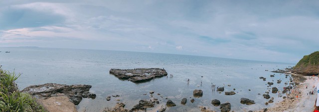 Nhà nghỉ ở Lý Sơn: nấu cơm, cho khách nợ tiền ngày biển động - Ảnh 1.