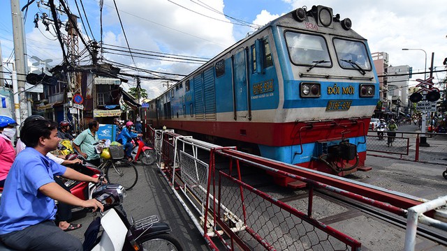 Đường sắt nghèo vẫn xài hoang phí  - Ảnh 1.