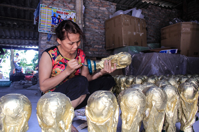 Độc đáo cúp vàng World Cup made in Việt Nam - Ảnh 1.