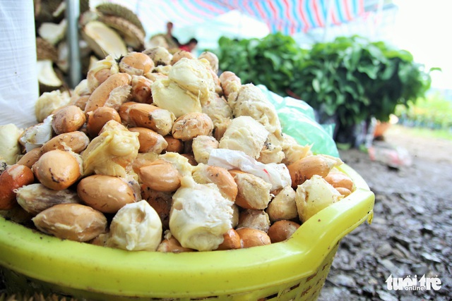 Ùn ùn đi ăn sầu riêng siêu rẻ, chỉ 19.000 đồng/kg - Ảnh 3.