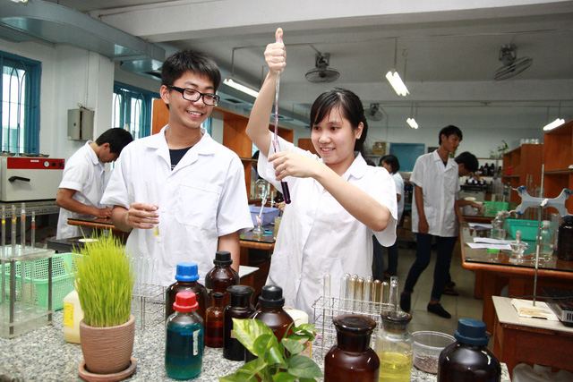 Ngành Dược học (khóa 1) Trường ĐH Văn Lang thu hút sinh viên - Ảnh 2.