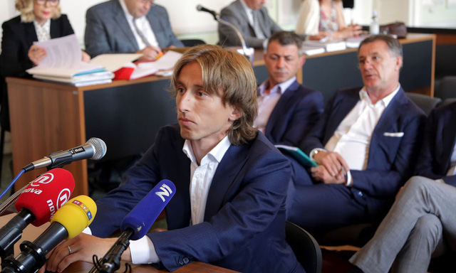 Năm năm tù lơ lửng trên đầu Modric và câu chuyện của Kramaric - Ảnh 2.