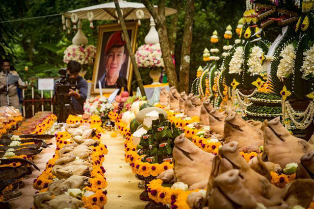 Giải cứu đội bóng Thái Lan: cầu nguyện nữ thần hang Tham Luang - Ảnh 2.