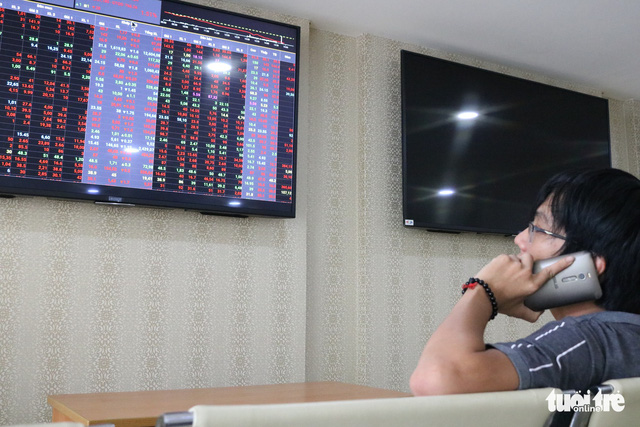 VN Index lại rung lắc, thị trường vẫn mò mẫm dò đáy - Ảnh 1. VN Index lại rung lắc, thị trường vẫn mò mẫm dò đáy - Ảnh 1.