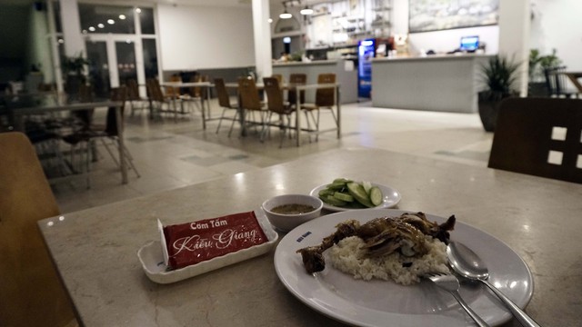 Chưa xác định được chất lạ trong cơm tấm Kiều Giang - Ảnh 1.