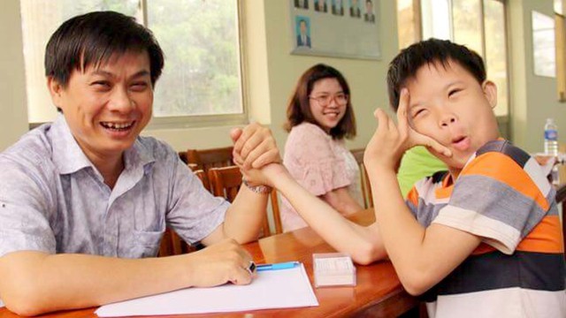 Lê Minh Hiển - người nặng lòng với bệnh nhân nghèo - Ảnh 1.