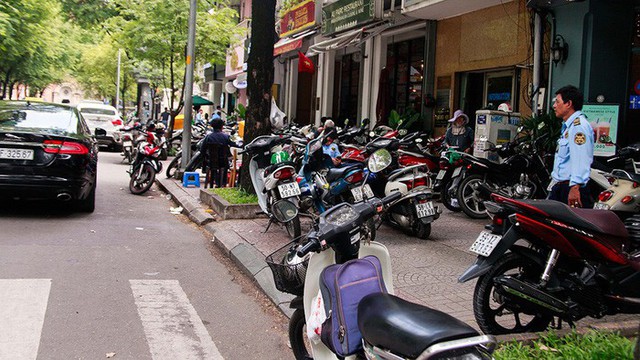 Bao giờ mới đi bộ đúng luật? - Ảnh 2.