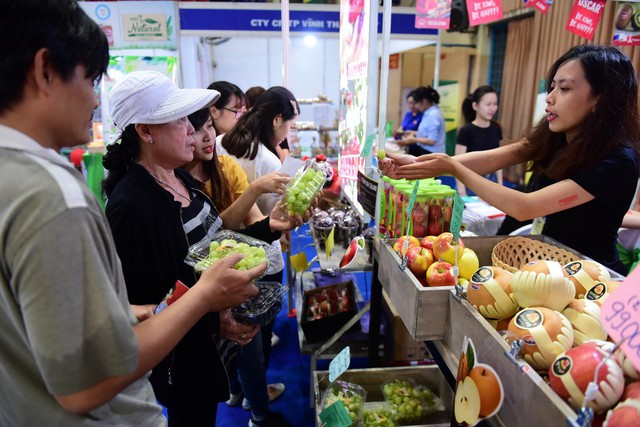 Chợ phiên, triển lãm nhắm vào thực phẩm an toàn ngày Tết - Ảnh 3.