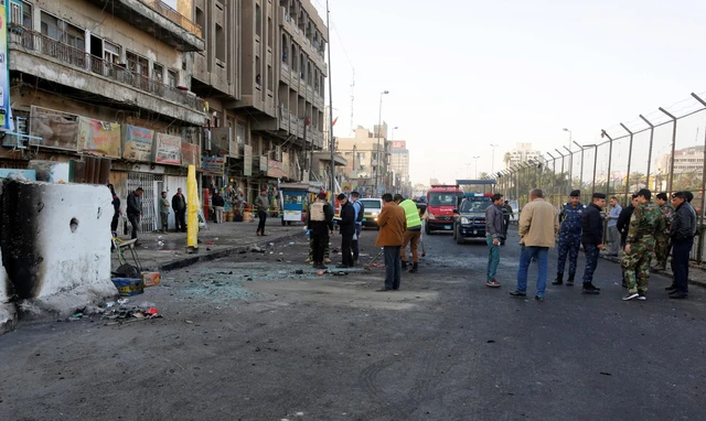 Đánh bom kép ở Baghdad, ít nhất 25 người thiệt mạng - Ảnh 1.