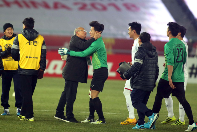 U-23 Việt Nam xúc động mãnh liệt sau trận thắng Qatar - Ảnh 4.