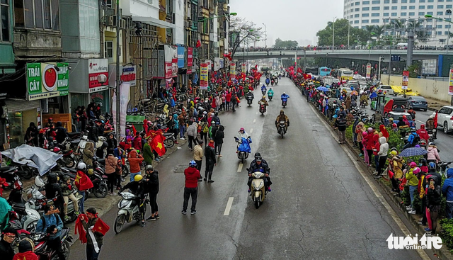 HLV Park Hang Seo và tuyển thủ U23 trở về trong vòng vây của người hâm mộ - Ảnh 2.