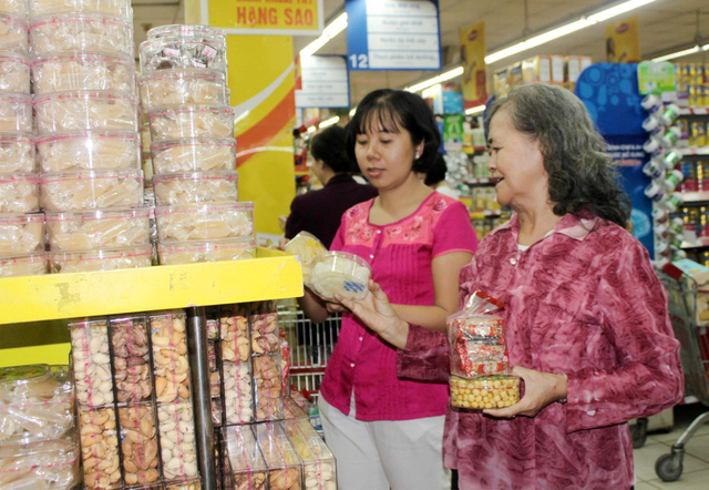 Hệ thống siêu thị Co.opmart bắt đầu giảm giá hàng hóa Tết - Ảnh 2.