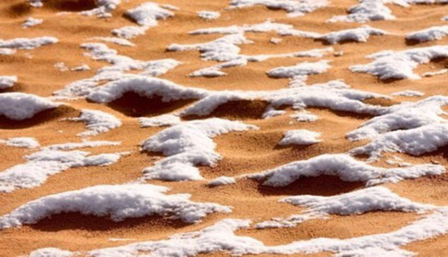 Cảnh tượng thiên nhiên hiếm có: Tuyết phủ kín sa mạc đỏ Sahara - Ảnh 4.