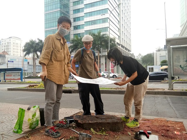 Bạn trẻ in hình gốc cây đường Tôn Đức Thắng - Ảnh 8.
