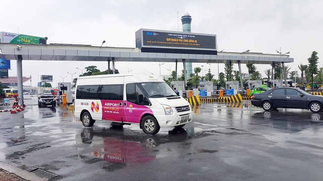 Đề xuất báo cáo Chính phủ tạm dừng thu phí vào sân bay - Ảnh 1.