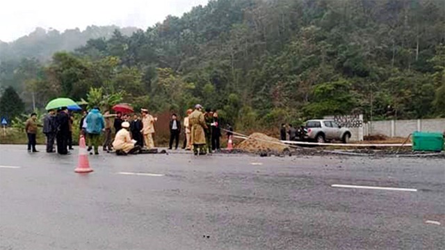 Xe tông chết 5 công nhân đang thi công trên đường Hà Giang  - Ảnh 1.