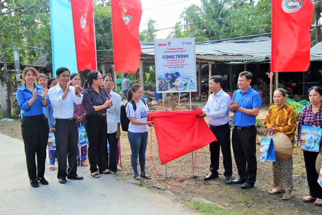 Đến nước uống còn xót, nói chi đến tắm giặt - Ảnh 3. Đến nước uống còn xót, nói chi đến tắm giặt - Ảnh 3.