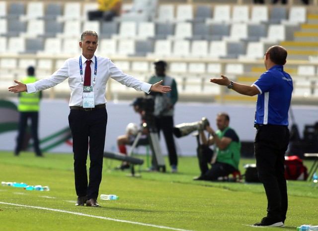 Hai HLV Park Hang Seo và Carlos Queiroz va chạm ngoài biên - Ảnh 2. Hai HLV Park Hang Seo và Carlos Queiroz va chạm ngoài biên - Ảnh 2.