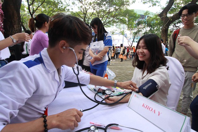 Sôi nổi ngày hội tư vấn tuyển sinh - hướng nghiệp 2019 tại Đà Nẵng - Ảnh 7. Sôi nổi ngày hội tư vấn tuyển sinh - hướng nghiệp 2019 tại Đà Nẵng - Ảnh 7.