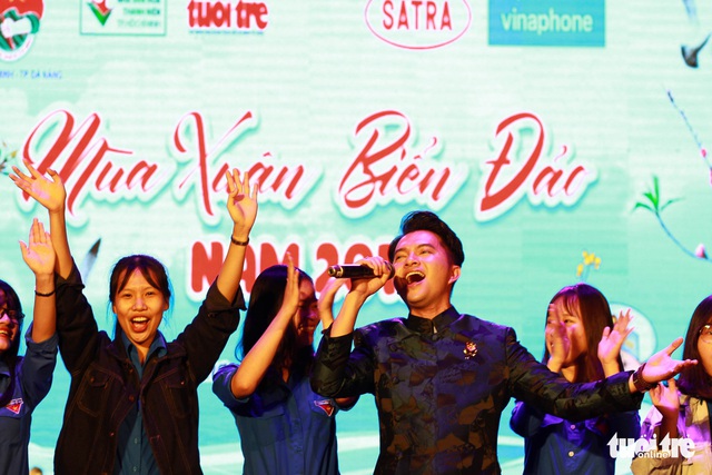 Chiến sĩ Vùng 3 hải quân cháy hết mình với Mùa xuân biển đảo - Ảnh 7. Chiến sĩ Vùng 3 hải quân cháy hết mình với Mùa xuân biển đảo - Ảnh 7.