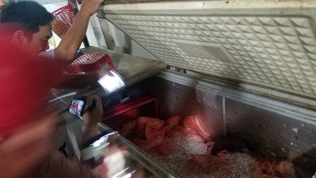 Sách bò ngâm vôi bột cho trắng để phục vụ khách - Ảnh 2.