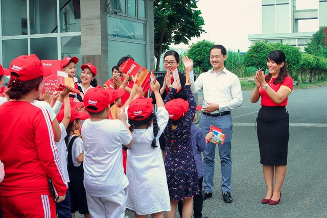 Thí sinh ‘Biệt Tài Tí Hon’ khám phá nhà máy tinh luyện dầu ăn từ cá - Ảnh 1.