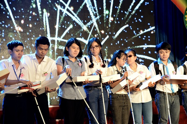Nắng ấm rực vàng 20 năm Thư viện sách nói Hướng Dương - Ảnh 8.
