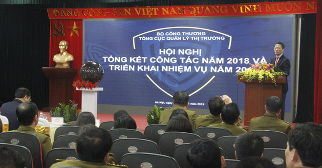 Bộ trưởng Công thương: Cán bộ quản lý thị trường không được lạm dụng chức quyền - Ảnh 1. Bộ trưởng Công thương: Cán bộ quản lý thị trường không được lạm dụng chức quyền - Ảnh 1.