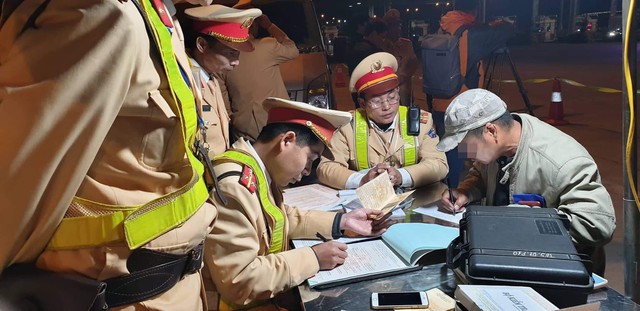 Tập trung xử lái xe không tỉnh táo - Ảnh 1.