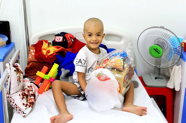 Mang tết đến với bệnh nhi ung thư ở Huế - Ảnh 2. Mang tết đến với bệnh nhi ung thư ở Huế - Ảnh 2.