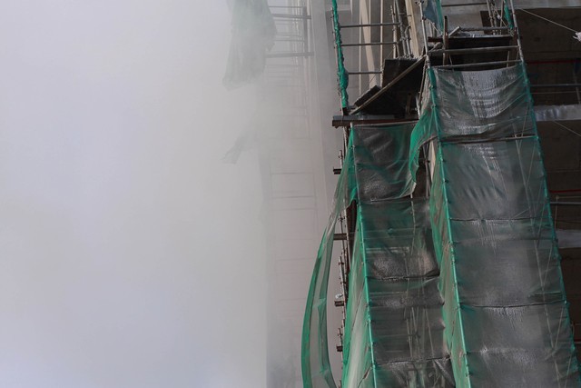 Cháy tòa nhà DITP TOWER đang thi công ở Đà Nẵng - Ảnh 2.