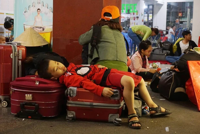 Sáng 29-1, khách mua vé tàu SE22 TP.HCM sẽ lên tàu ở... Bình Thuận - Ảnh 3.