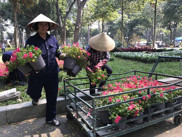 Nhiều tiểu cảnh hoa mới lạ tại Hội hoa xuân Kỷ Hợi - Ảnh 6. Nhiều tiểu cảnh hoa mới lạ tại Hội hoa xuân Kỷ Hợi - Ảnh 6.