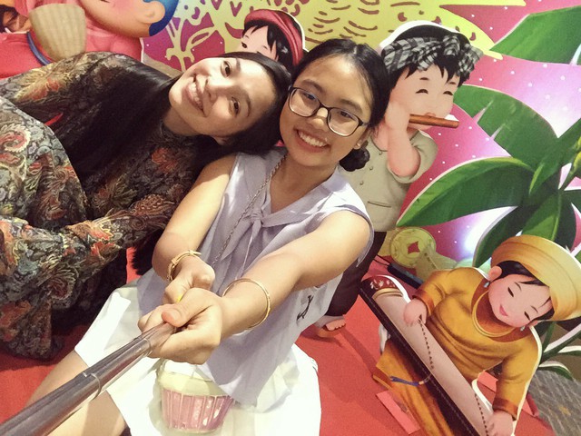 Cô trò Hiền Thục - Phương Mỹ Chi cùng hát Về quê ăn Tết - Ảnh 3. Cô trò Hiền Thục - Phương Mỹ Chi cùng hát Về quê ăn Tết - Ảnh 3.