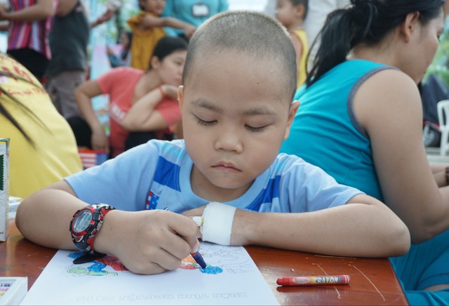Bữa tiệc tất niên 0 đồng của bệnh nhi ung thư - Ảnh 13. Bữa tiệc tất niên 0 đồng của bệnh nhi ung thư - Ảnh 13.