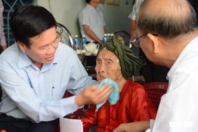 Ông Võ Văn Thưởng thăm hỏi, chúc tết đồng bào dân tộc ít người ở Bình Thuận - Ảnh 2.